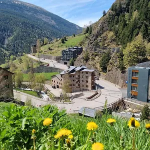https://estudio-moderno-2-camas-netflix-y-wifi-cerca-de-puente.andorra-la-vella-hotels.net
