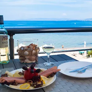 κάντε κράτηση εδώ
